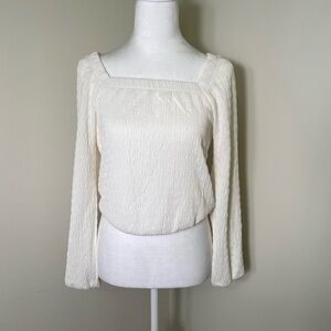 Womens white/off white long sleeve blouse/ can be off shoulders. Size XS
